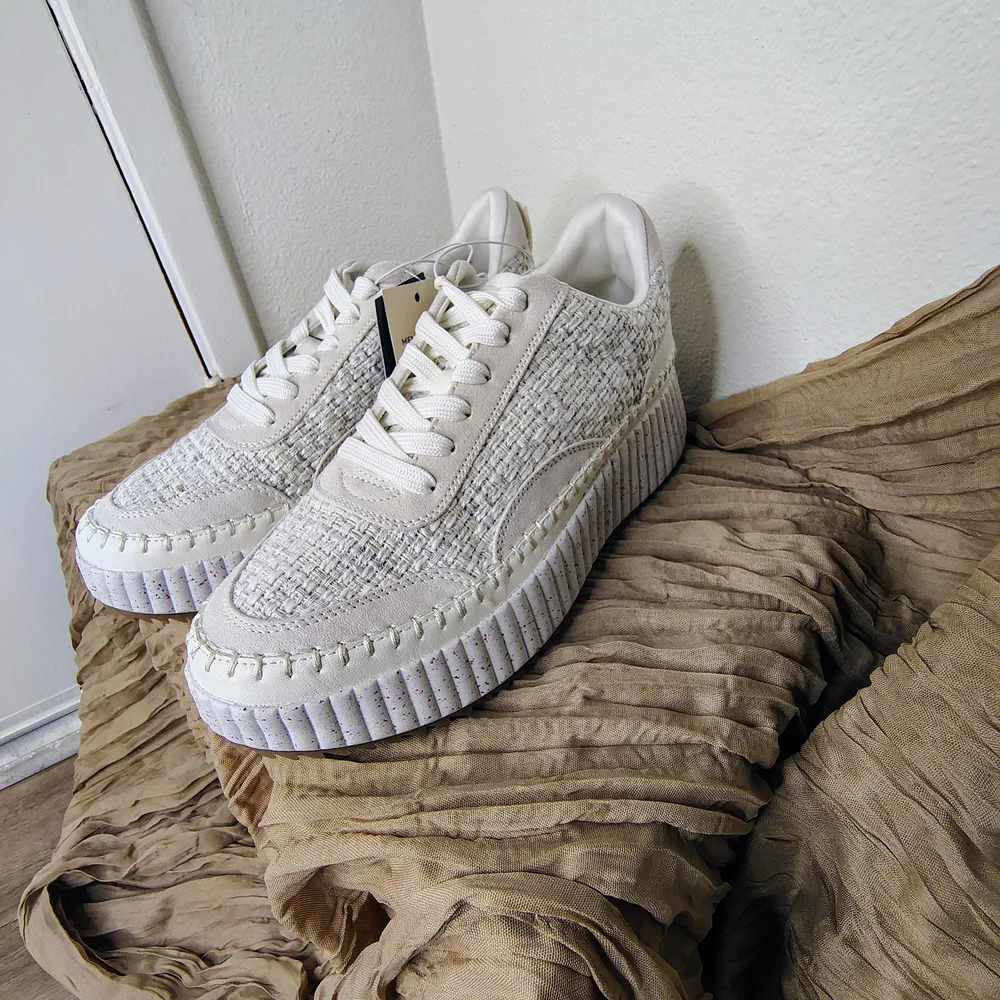 Universal Thread Women's Gray and White Memory Foam Sneakers Sz 9 - Picture 4 of 11